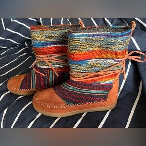 Tom’s Colorful, moccasin Nepal style boots Size 9.5 Excellent condition.